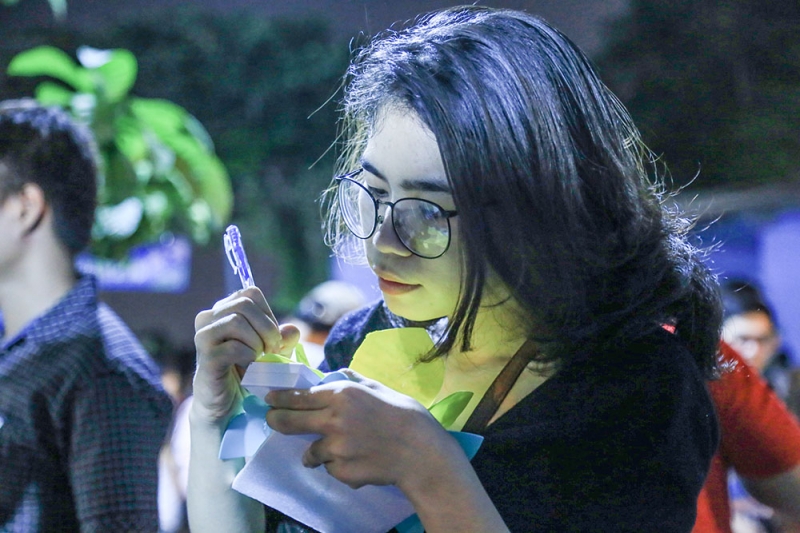le vu lan gui nguyen cau theo canh hoa dang