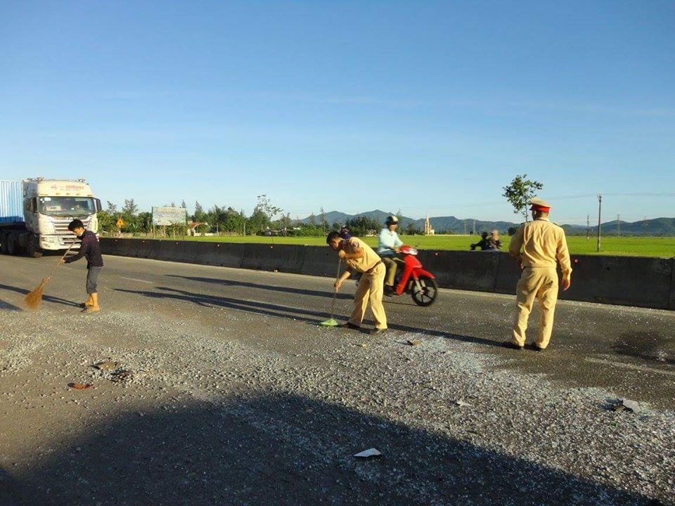 csgt quet da dam roi vai tren quoc lo 1 giua nang nong
