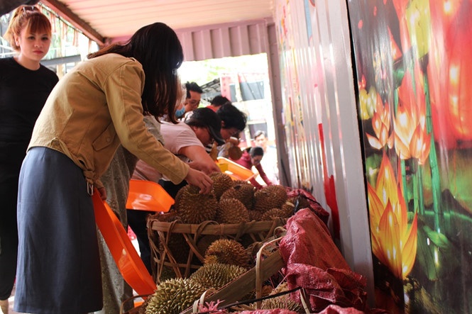 nguoi tre tp hcm thich thu an sau rieng tra hat