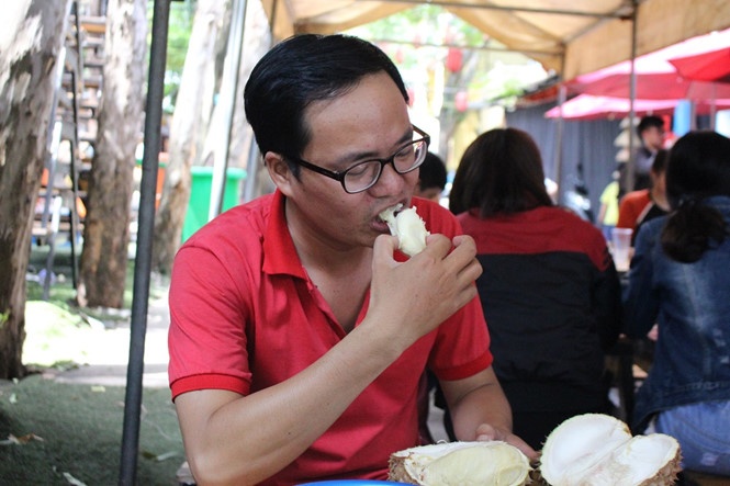 nguoi tre tp hcm thich thu an sau rieng tra hat