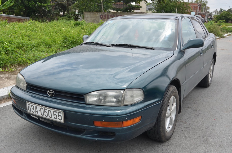ky la 2 o to toyota camry co cung bien so giong het nhau