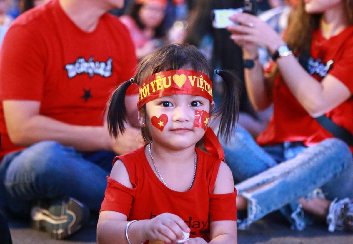nguoi ham mo sai gon an mi goi cho xem u23 viet nam vs u23 syria