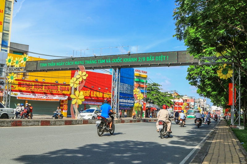 duong pho sai gon rop co hoa khau hieu mung quoc khanh