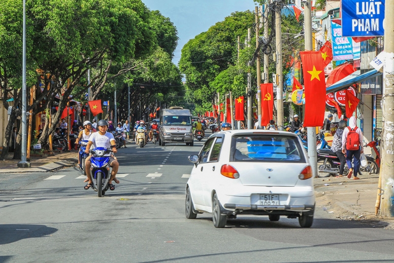 duong pho sai gon rop co hoa khau hieu mung quoc khanh