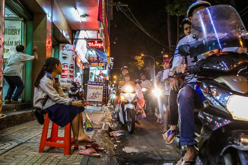 nhung dua tre khong co tet trung thu o sai gon