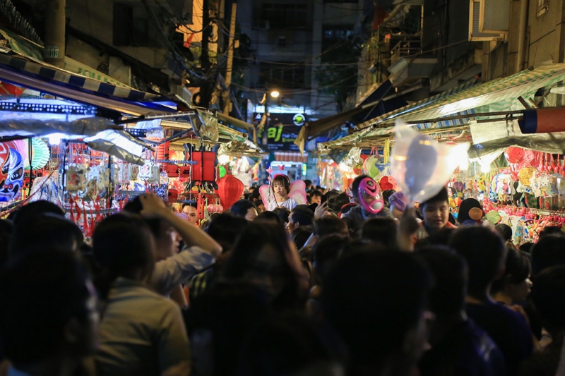 thien than nho o pho long den dem trung thu