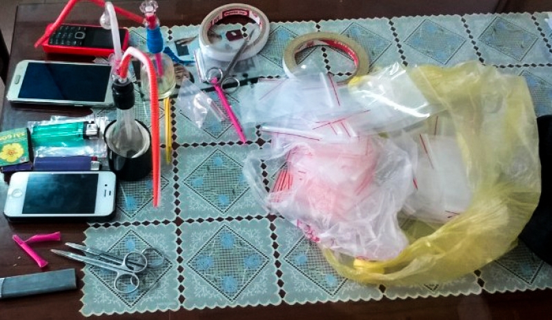 bat nu quai cung dong bon loi keo hoc sinh ban ma tuy