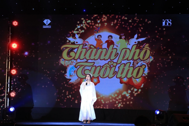 nguoi sai gon do xuong pho di choi trung thu