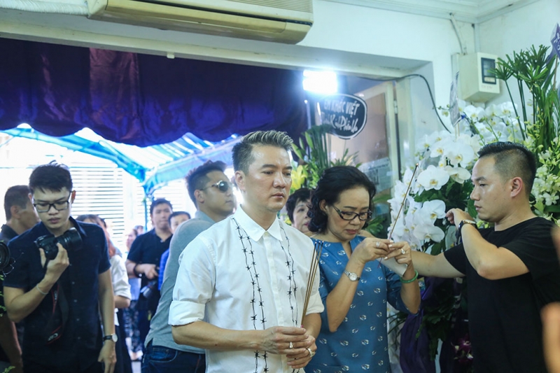 toan canh tang le cua ca si minh thuan