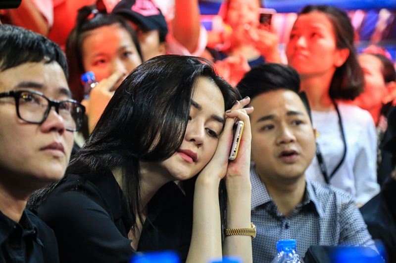 gioi nghe si nghen ngao hat tien biet minh thuan lan cuoi