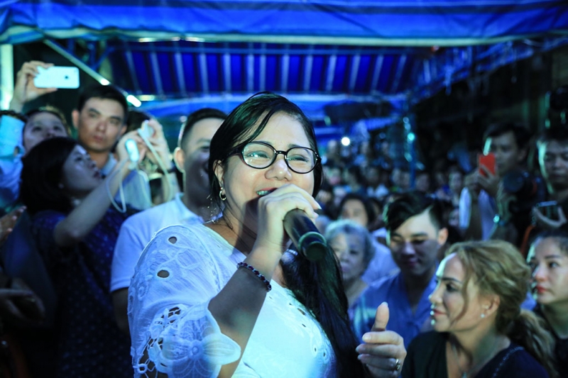 gioi nghe si nghen ngao hat tien biet minh thuan lan cuoi