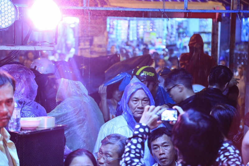 gioi nghe si nghen ngao hat tien biet minh thuan lan cuoi