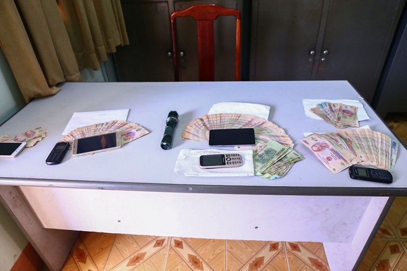 ga lam cong ru dong bon cuop gan 300 trieu cua ba chu