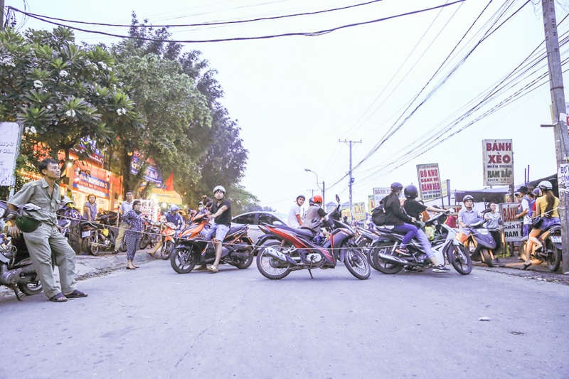 ba tiem tap hoa trong lang dai hoc boc chay du doi