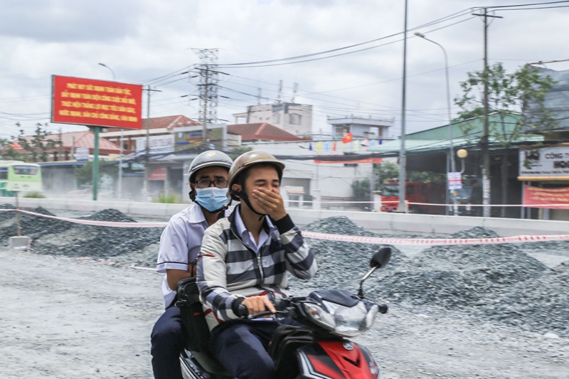 nhieu cua hang doanh nghiep dong cua vi bao bui tren duong kinh duong vuong