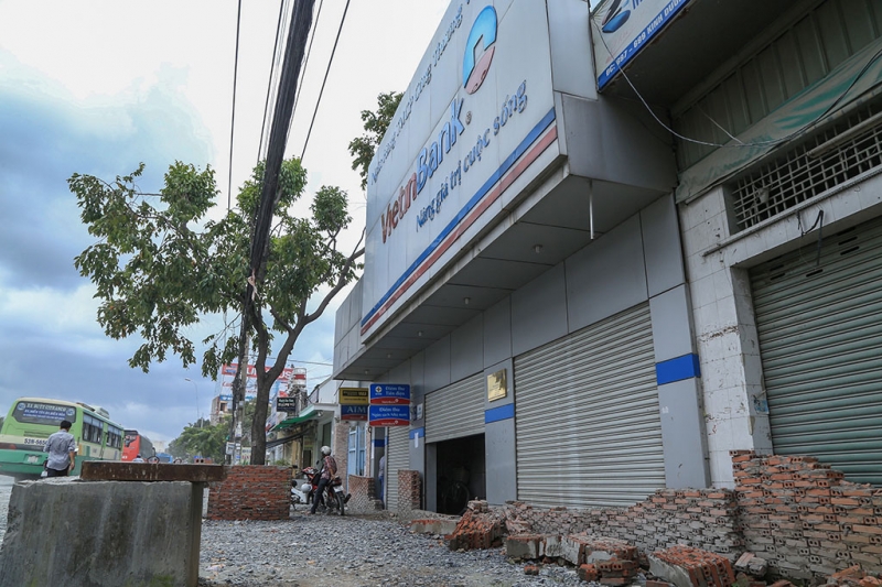 nhieu cua hang doanh nghiep dong cua vi bao bui tren duong kinh duong vuong