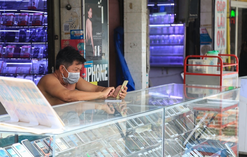 nhieu cua hang doanh nghiep dong cua vi bao bui tren duong kinh duong vuong