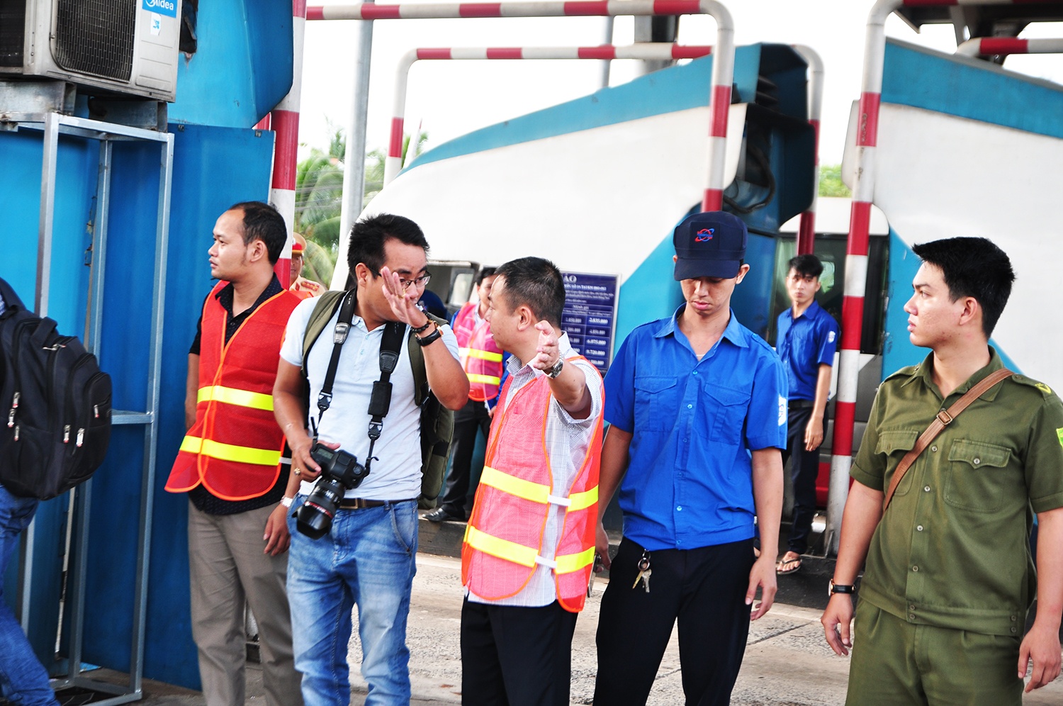 tai xe tiep tuc mang tien le heo quay qua tram bot bien hoa