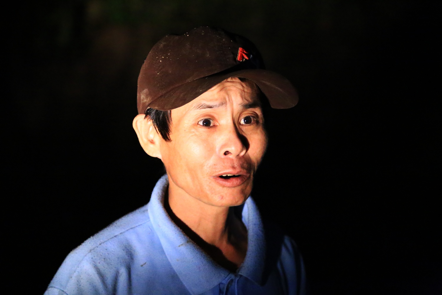 nguoi dan chui ong cong tim kiem be trai 11 tuoi bi nuoc cuon mat tich
