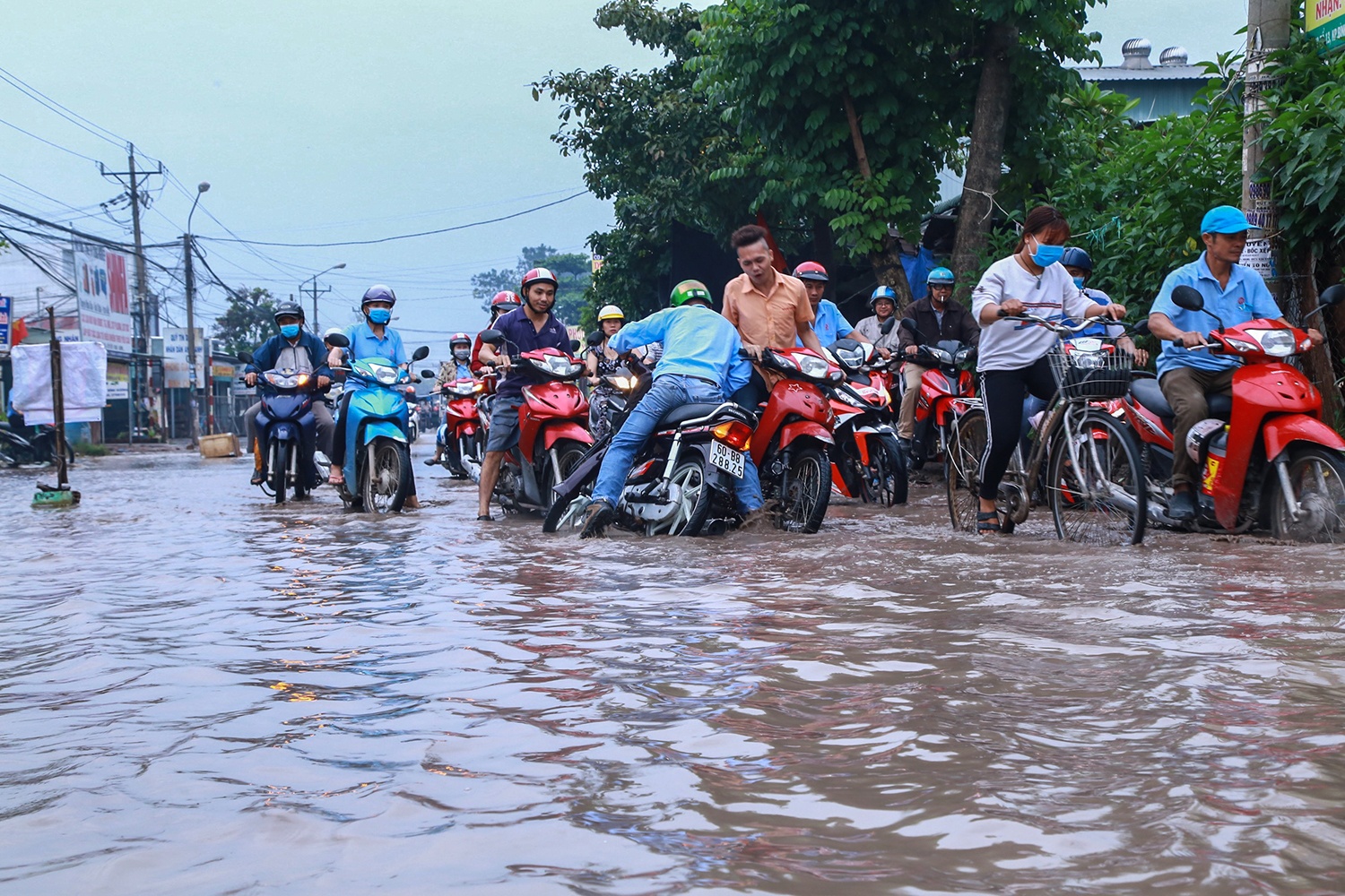 dan keu troi vi duong day o voi ngap nuoc suot nhieu nam