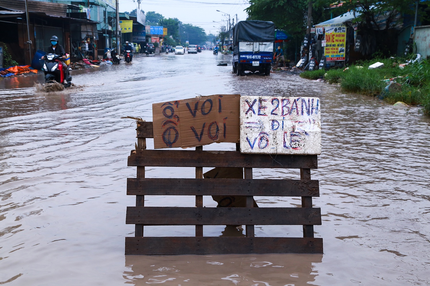 dan keu troi vi duong day o voi ngap nuoc suot nhieu nam
