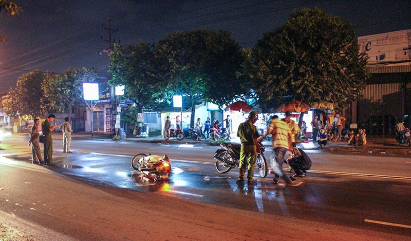 truy tim hai thanh nien tong chet nguoi roi bo chay