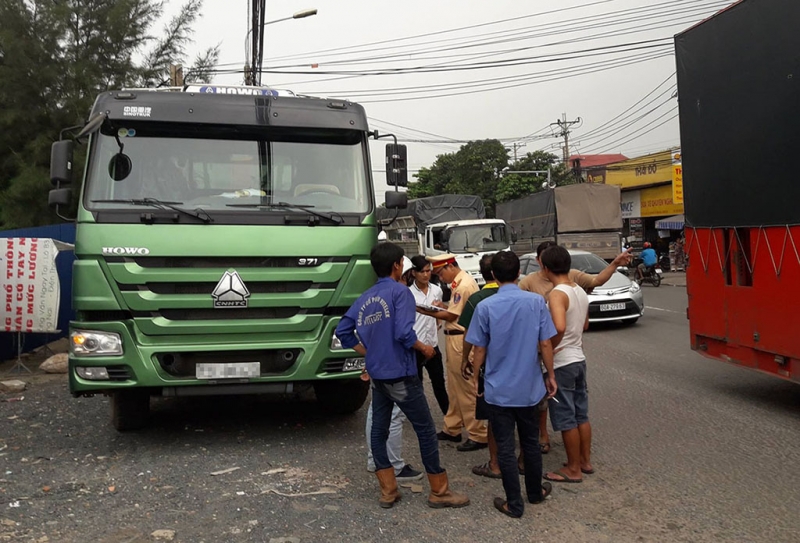 truy tim 2 doi tuong danh cuop tai san cua tai xe xe tai