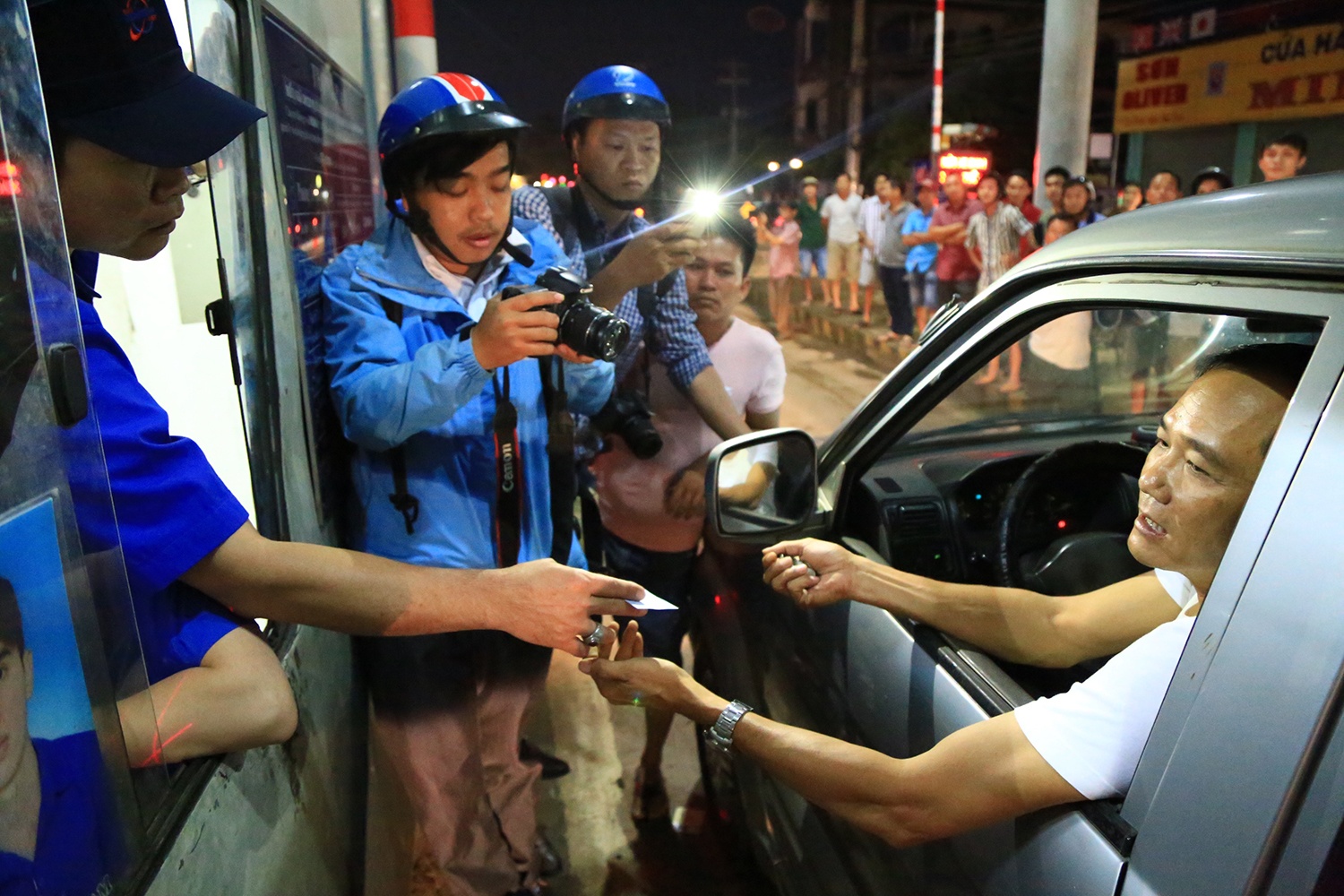 tai xe tiep tuc dung tien xu tra phi qua tram bot bien hoa