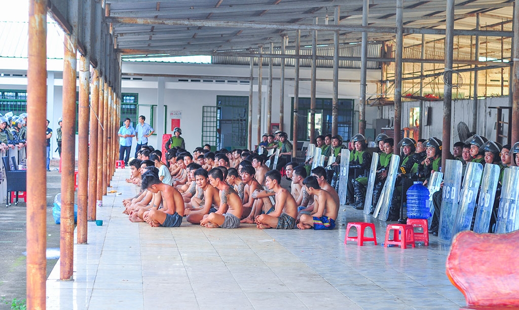 dong nai truy to 26 nguoi to chuc pha trai cai nghien