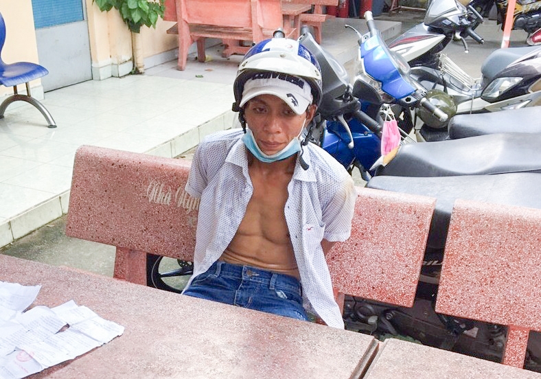 hai di chau bi cuop dap nga de lay gio xach