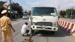 Chạy ngược chiều vào làn ô tô, nam thanh niên bị xe tải tông chết