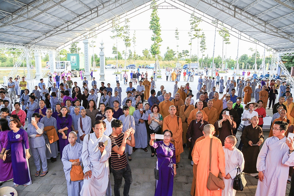 tuong phat ngoc hoa binh the gioi da duoc cung nghinh den binh duong