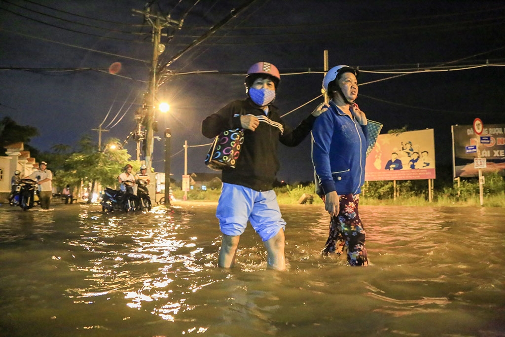 trieu cuong tiep tuc dang cao nguoi sai gon lai bi bom loi nuoc