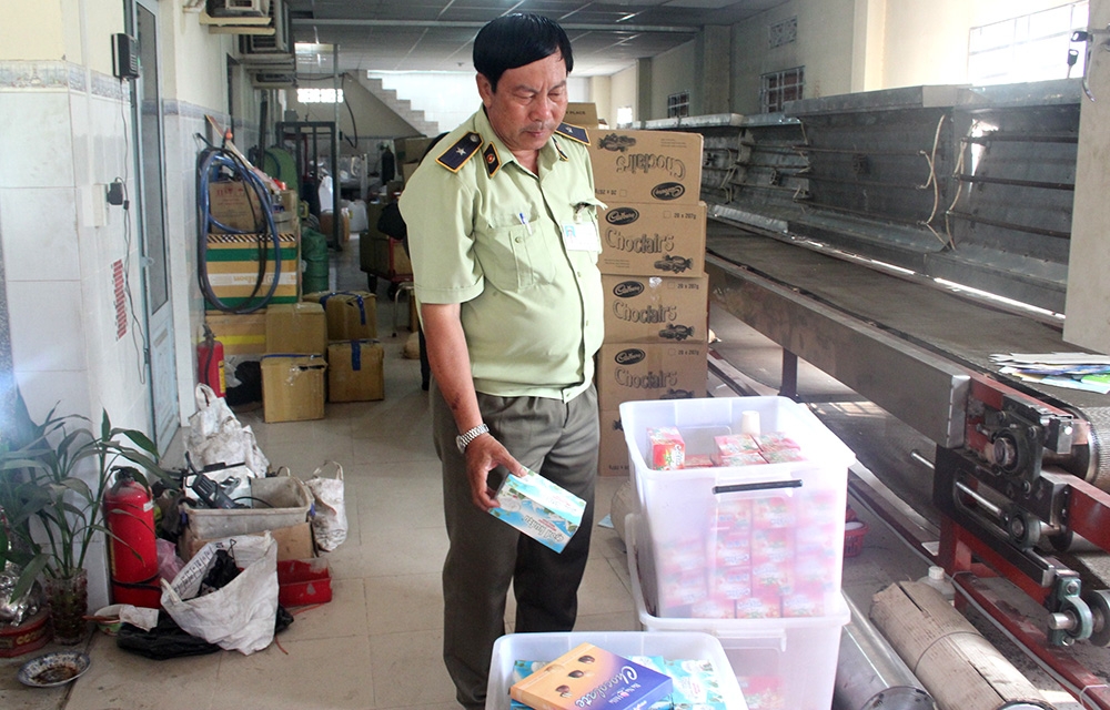 phat hien 9 tan banh keo chua ro nguon goc chuan bi tung ra thi truong