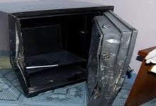 Trộm phá két sắt UBND xã lấy gần nửa tỷ đồng