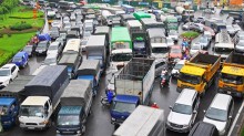 Có nên thu thuế xe tải lưu thông trong nội đô?