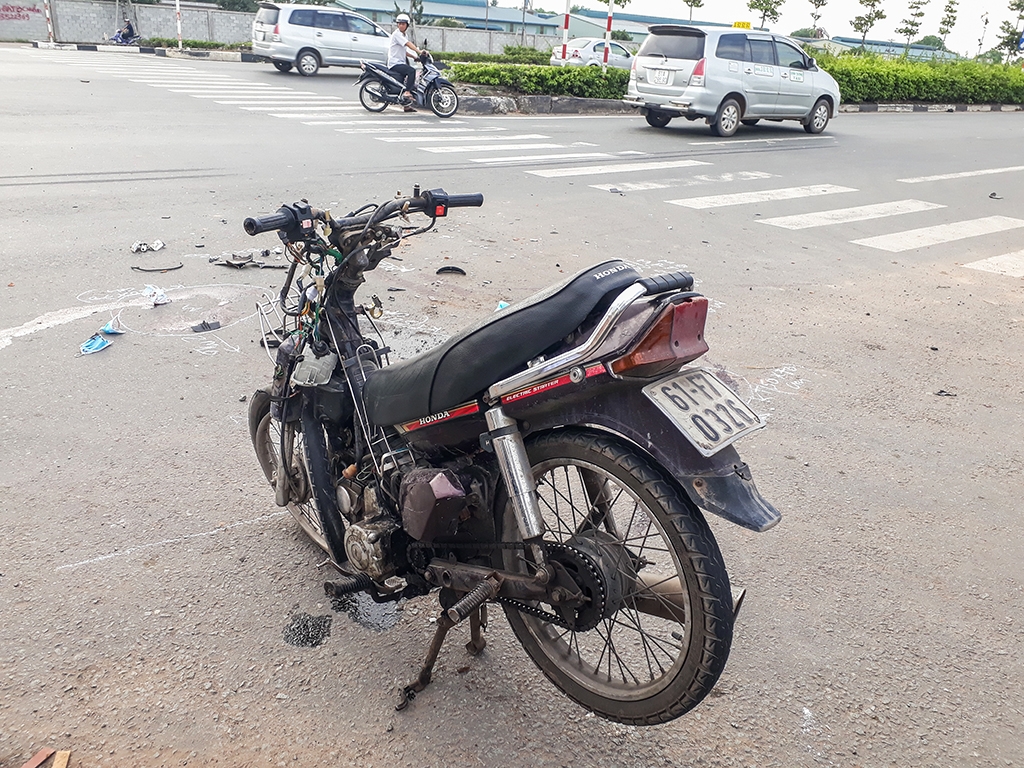 xe may tong duoi xe tai 2 nguoi tu vong