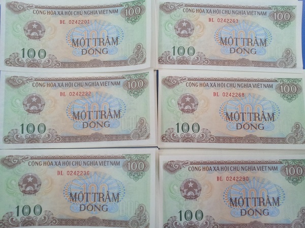 dau tuan toi bot cai lay se co tien menh gia 100 dong de dua lai cho tai xe qua tram