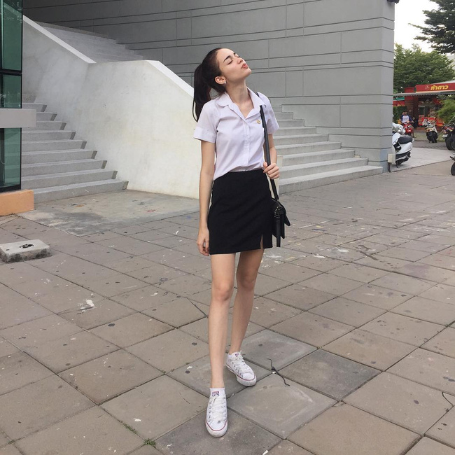 dien dong phuc ca tuan se bot nham chan hon nho nhung phu kien nay