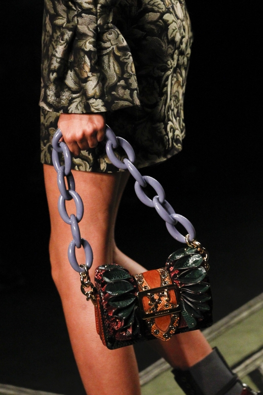 london fashion week choi tui sang chanh nhu burberry