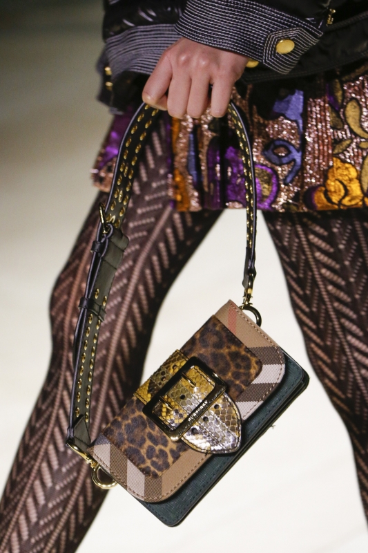 london fashion week choi tui sang chanh nhu burberry