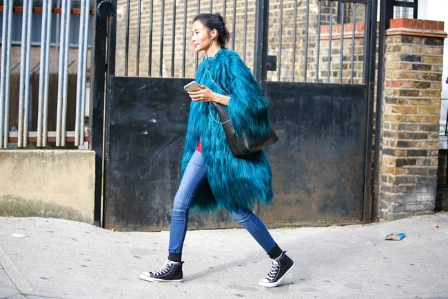 hoang thuy lai duoc len muc street style cua trang vogue y