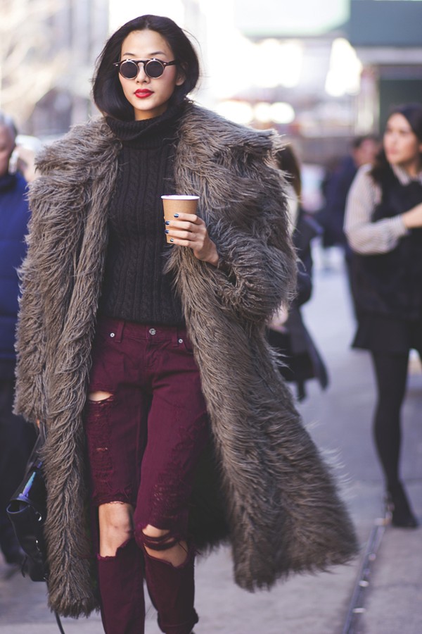 hoang thuy lai duoc len muc street style cua trang vogue y