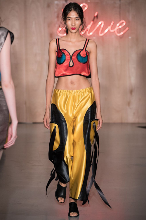 hoang thuy lai duoc len muc street style cua trang vogue y