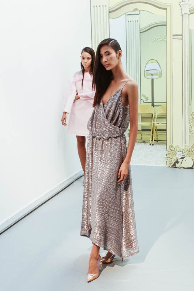 hoang thuy lai duoc len muc street style cua trang vogue y