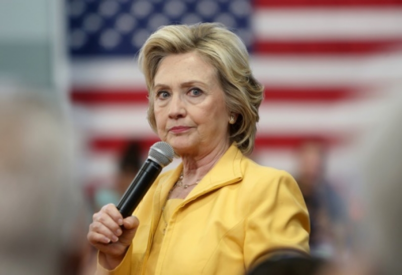 ngam thoi trang da sac cua hillary clinton