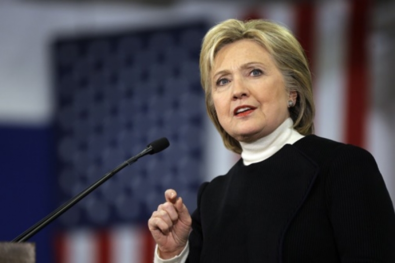 ngam thoi trang da sac cua hillary clinton
