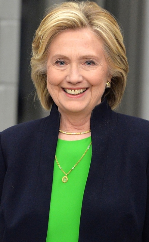 ngam thoi trang da sac cua hillary clinton