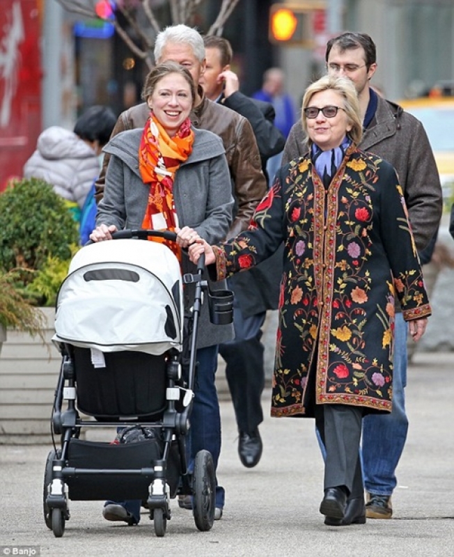 ngam thoi trang da sac cua hillary clinton