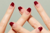 nguoi phu nu mat mong tay sau khi lam nail